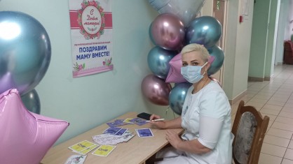 Медики поздравили мам на Пинщине.