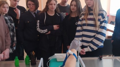В рамках профессионально – ориентационной работы в Пинском медколледже прошла встреча с учащимися 10 класса Молотковичской средней школы.