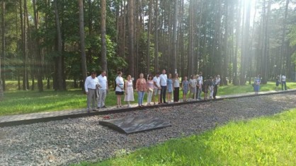Вячеслав Шило вместе с членами Молодежного Совета отраслевого профсоюза посетили Мемориальный комплекс «Тростенец»
