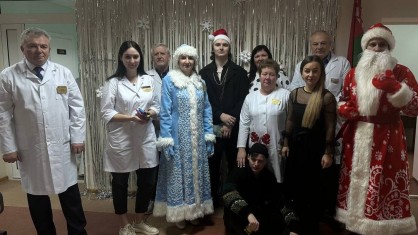 Яркий и веселый праздник в Жабинковской центральной районной больнице: встречаем Новый год и Рождество вместе!