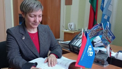 Внимательно выслушать, помочь советом и делом
