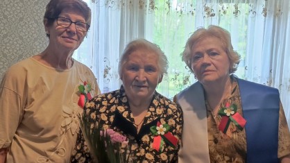 Профком и ветеранская организация Брестской городской поликлиники № 2 накануне праздника посетили ветерана Великой Отечественной войны, малолетнюю узницу Лидию Филюк