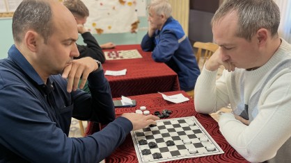 Интеллектуальный праздник для отцов: турнир по шашкам в Брестском медколледже
